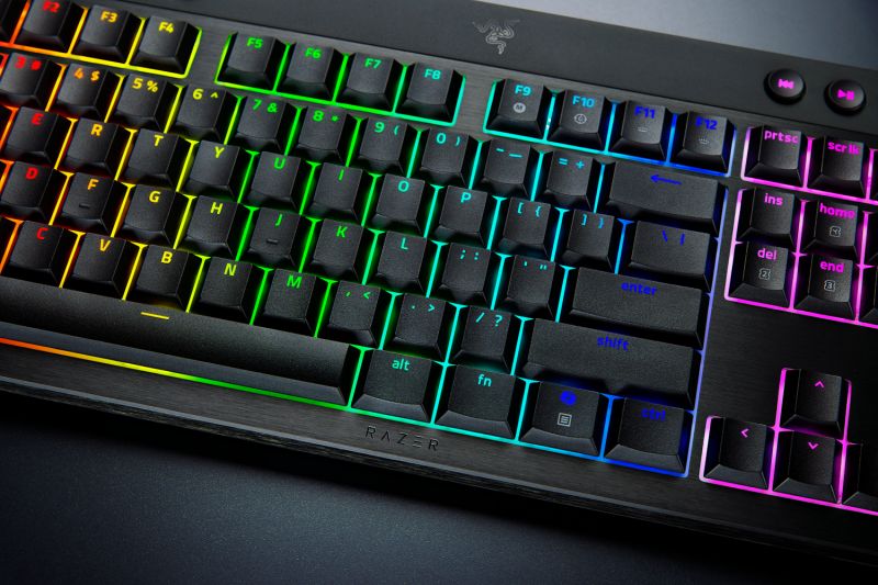 Tastatura mecanica wireless Razer Blackwidow V4 Low profile HyperSpeed, switch Razer™ Low-profile Mechanical Switches (Green Clicky), 110 taste, iluminare Razer™ Chroma RGB, negru